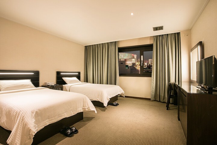 Room 27 of 78
