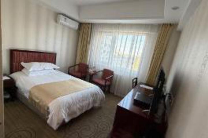 Room 11 of 11