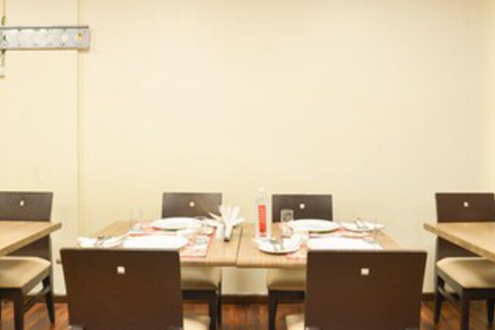 Dining 4 of 27