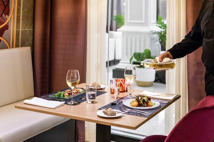 Dining 45 of 65