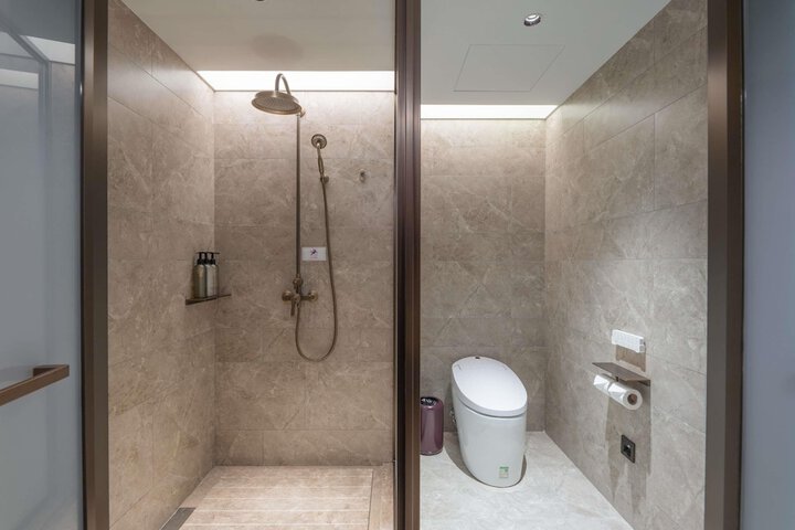 Room 9 of 40