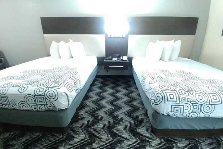 2 Double Beds - Wireless High Speed Internet Accessible Microwave and Refrigerator, Coffee (18 of 20)