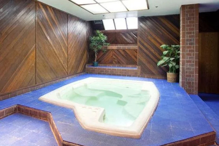 Pools & Facilities