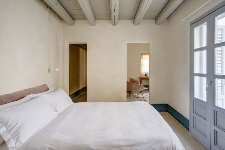 Room 15 of 48