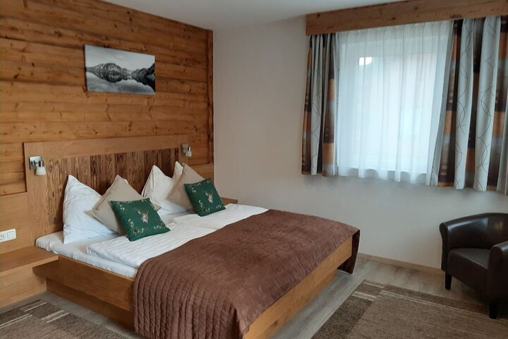 Room 12 of 96