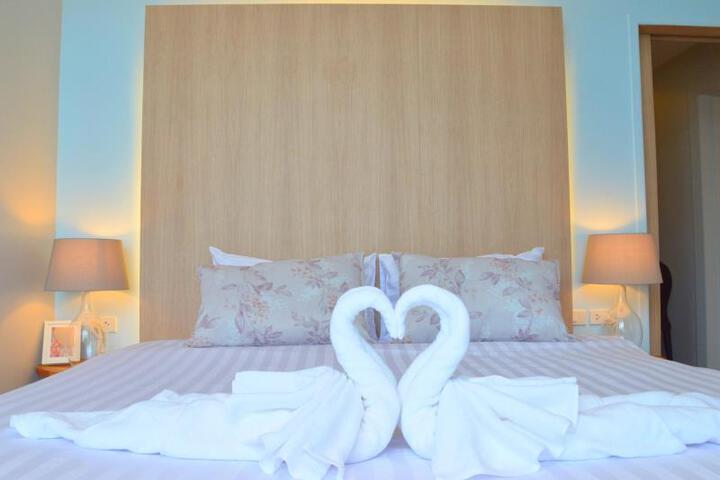 Room 4 of 8
