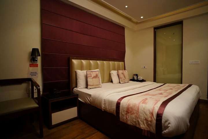 Room 32 of 54