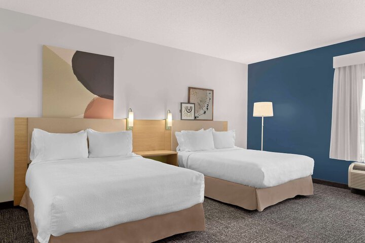 2 Queen Beds (11 of 11)