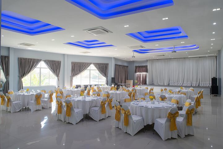 Ballroom/Hall 12 of 21