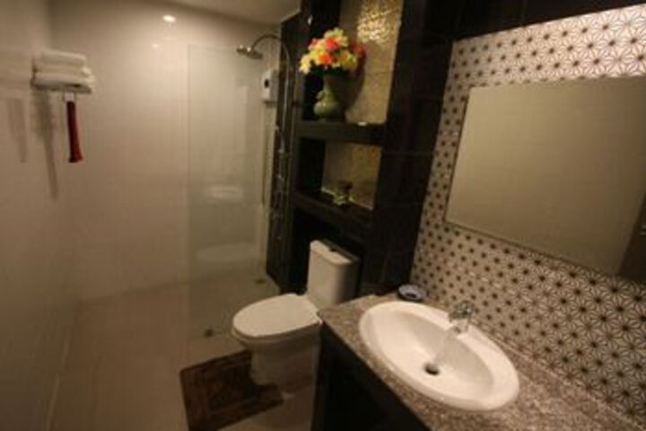 Room 4 of 24