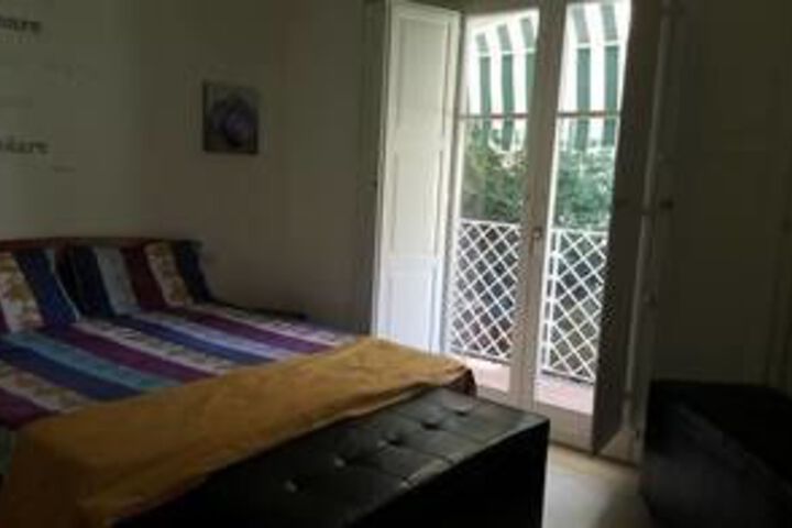 Room 13 of 33