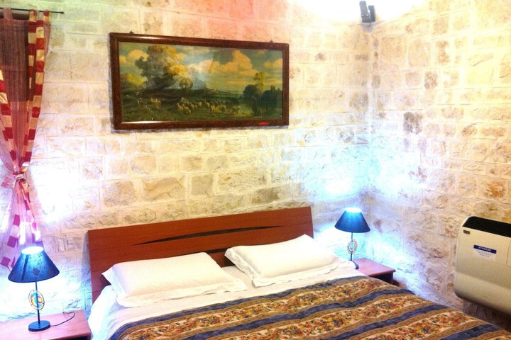 Room 13 of 19