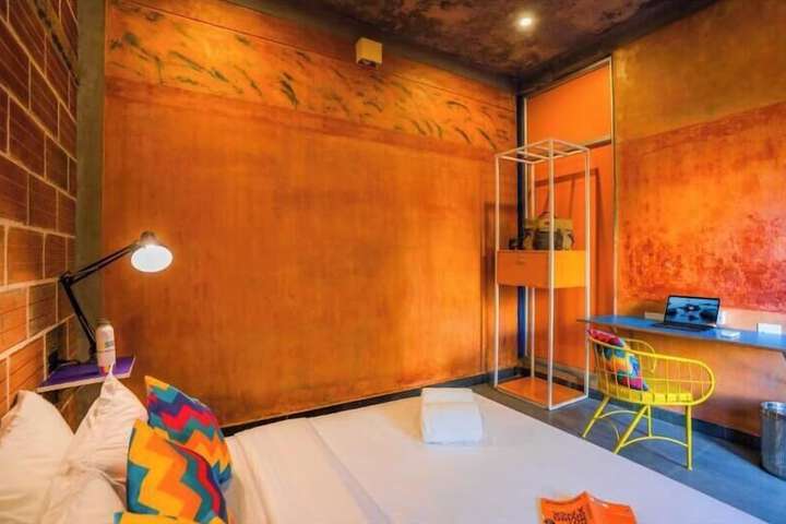Room 18 of 29