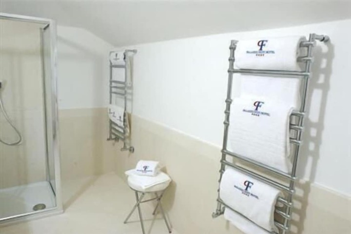 Room 12 of 26