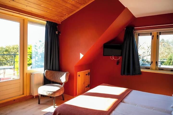 Room 9 of 50