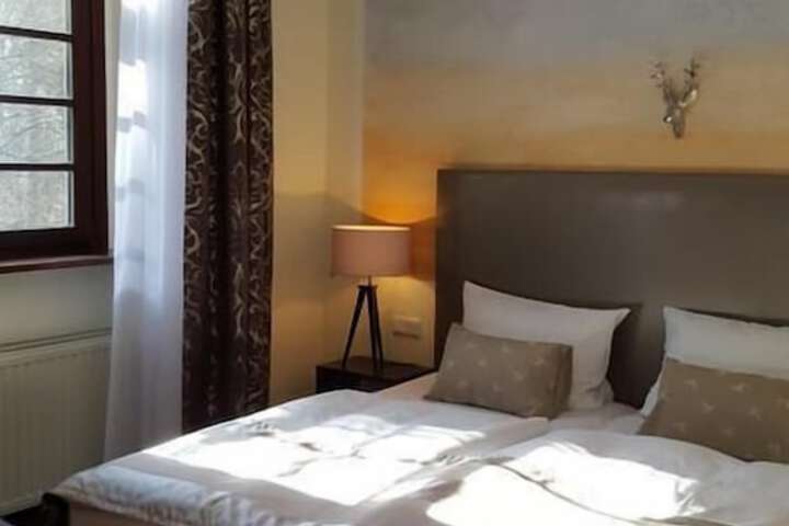 Room 19 of 102