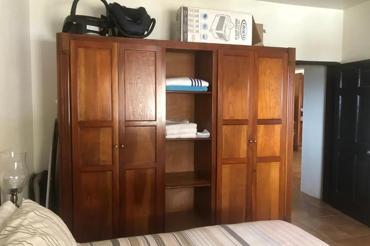 Room 2 of 8