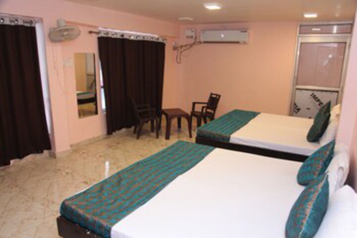 Room 11 of 12