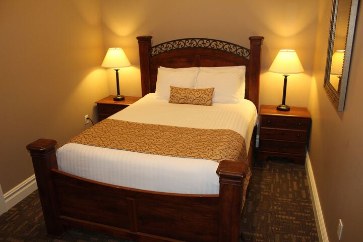 2 Queen Beds River View (14 of 31)