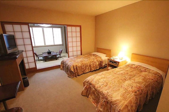 Room 8 of 27
