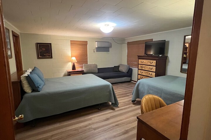 Room 5 of 98