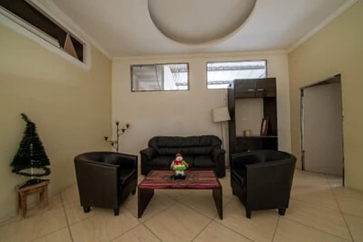 Room 5 of 9