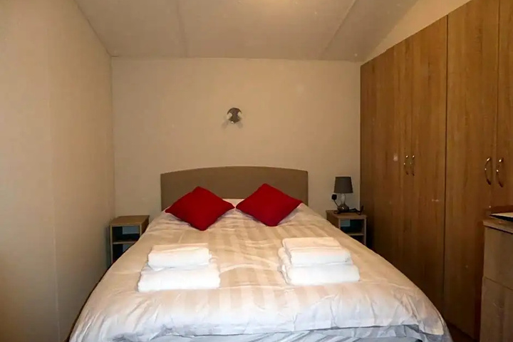 Room 5 of 15