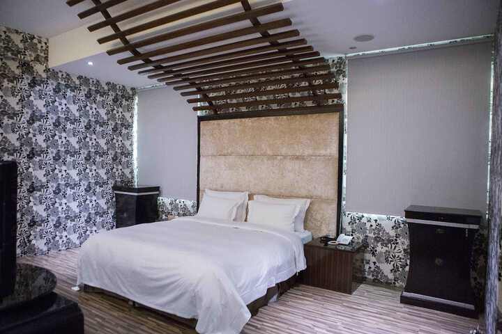 Room 13 of 62