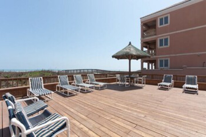 Sundeck 35 of 36