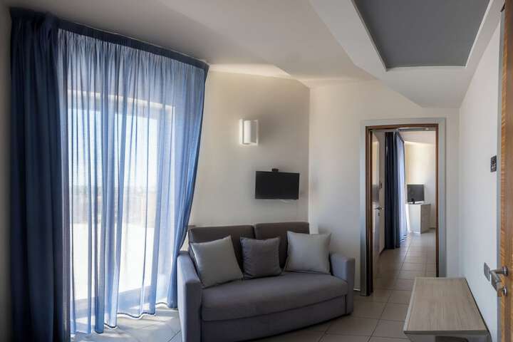 Room 6 of 31
