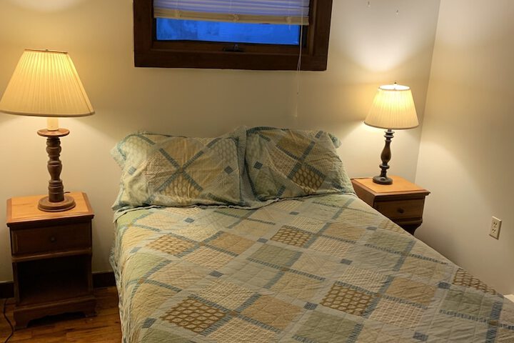 Room 18 of 122