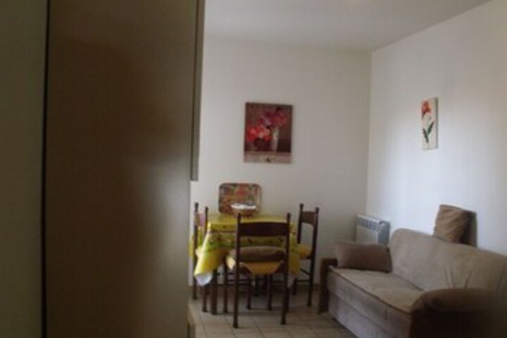 Room 5 of 6