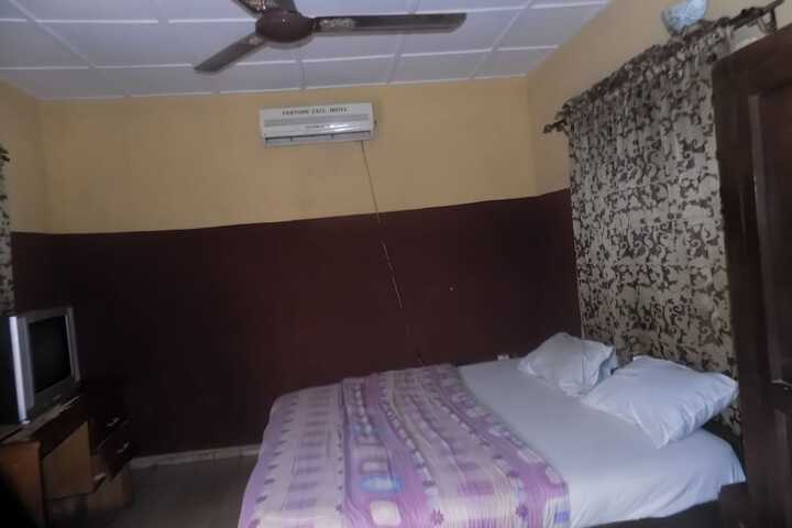 Room 3 of 17