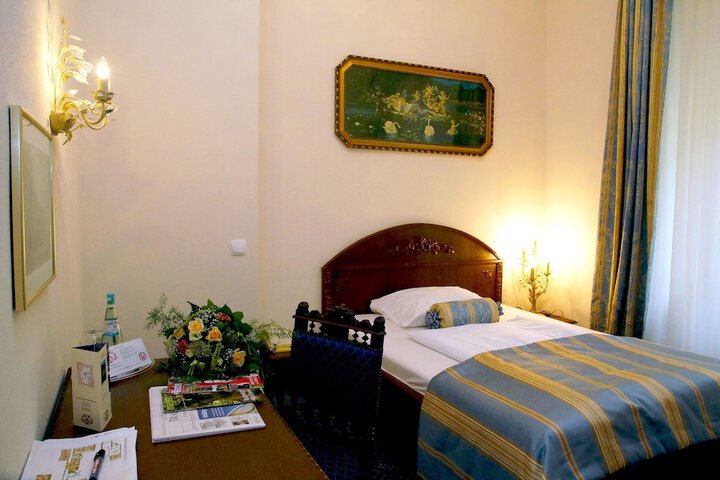 Room 13 of 114