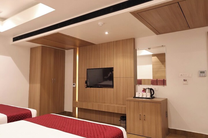 Room 11 of 11