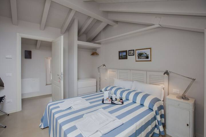 Room 7 of 34