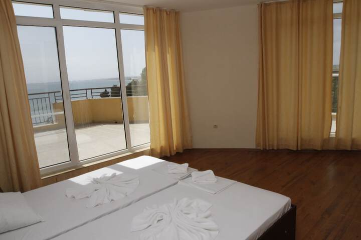 Room 25 of 65