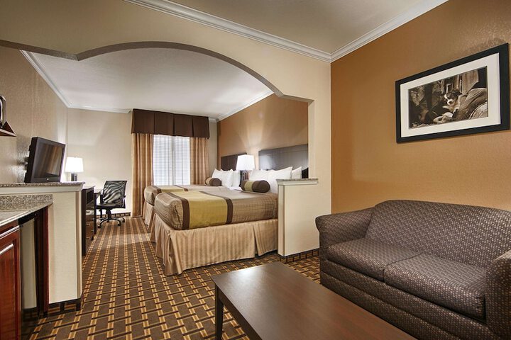 Suite 1 King Bed Sofa Bed Living Area Wet Bar Microwave and Refrigerator WiFi Full Breakfast (1 of 11)