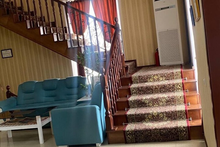 Room 13 of 19