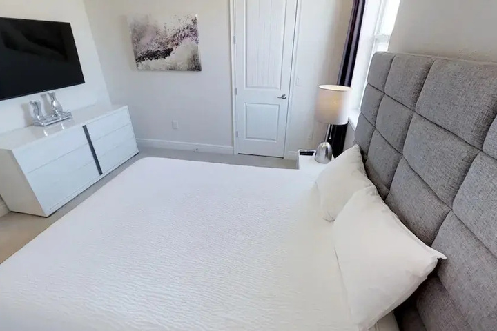 Room 2 of 23