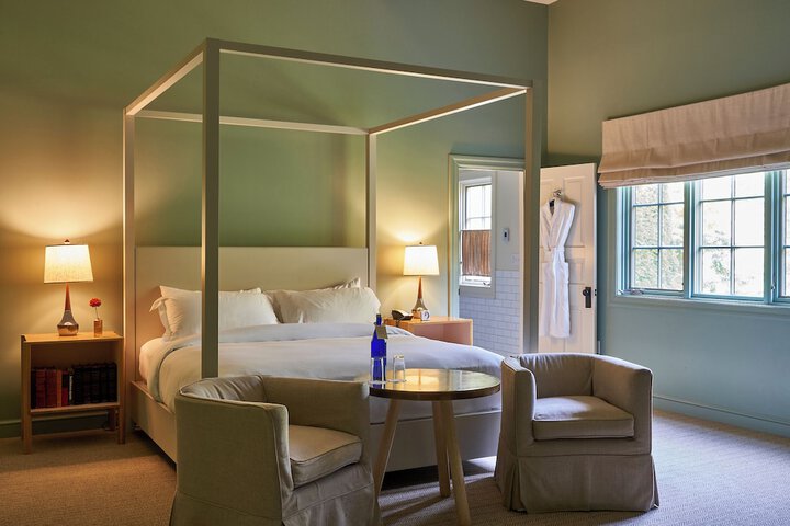 Room 44 of 124