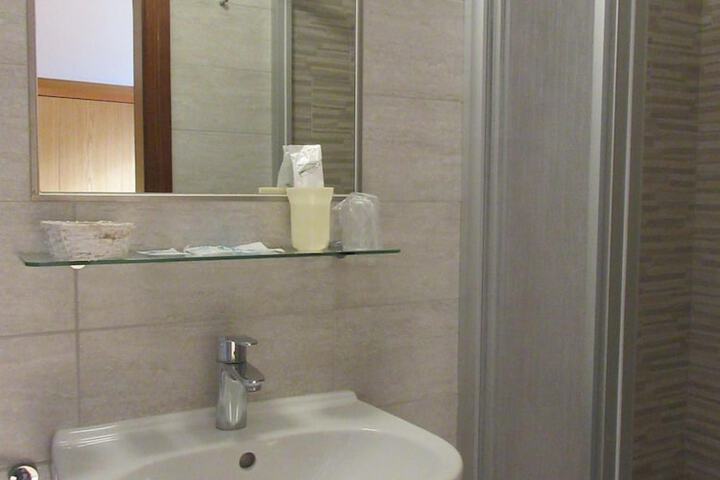 Room 40 of 61