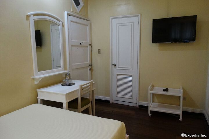 Room 17 of 83