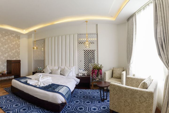 Room 3 of 38