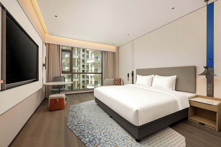 Room 35 of 77