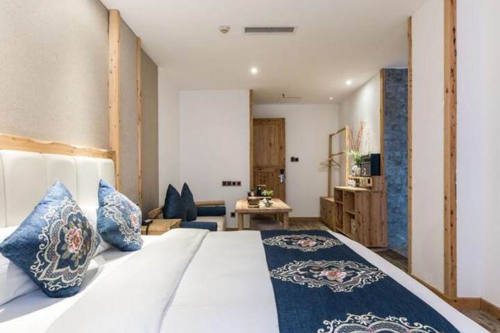 Room 16 of 25