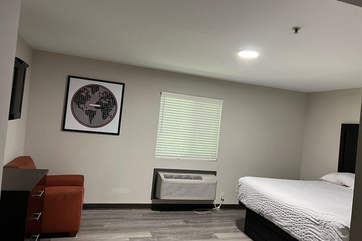 Basic Studio Suite King Bed (2 of 10)