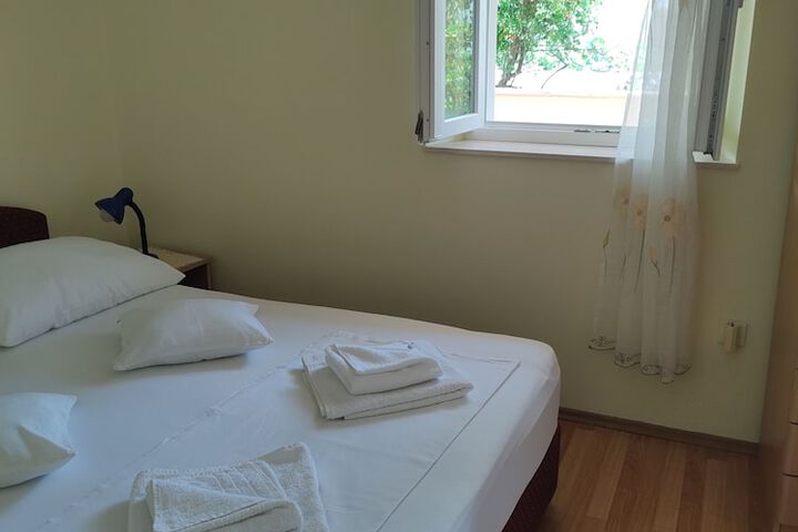 Room 7 of 53