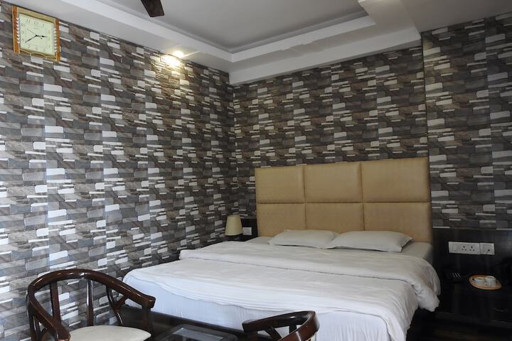 Room 18 of 82