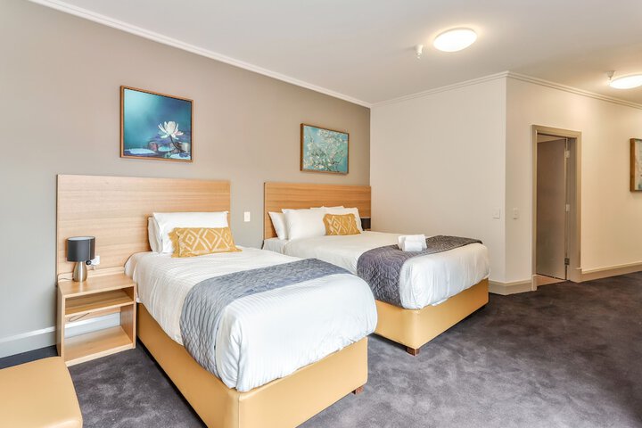 Room 4 of 40